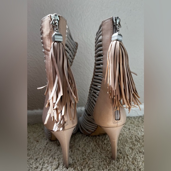 Bcbgmaxazria MA-LEDDER Beige Gladiator peep-toe tasselback sandal heels size 8.5 - Picture 2 of 5
